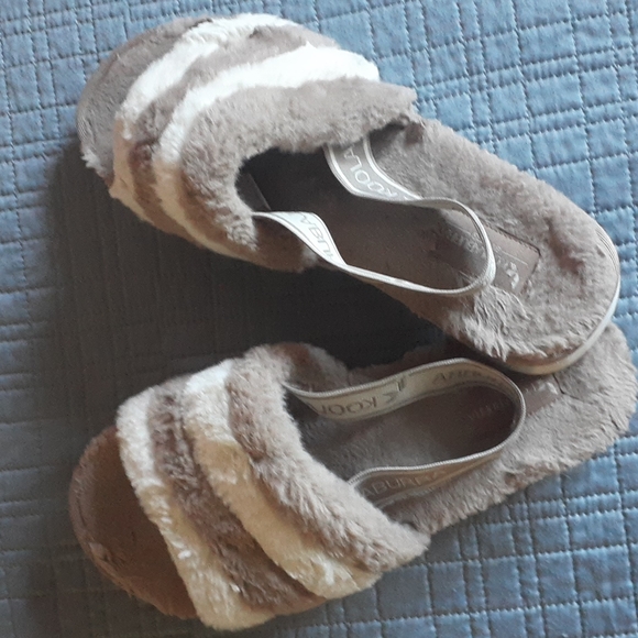 Koolaburra by UGg Slippers - Picture 3 of 5